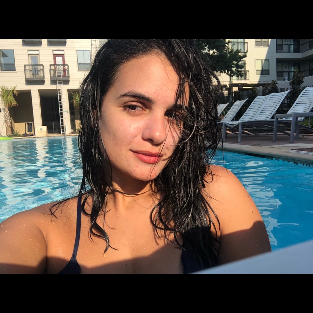 Meet your Posher, Rebeca